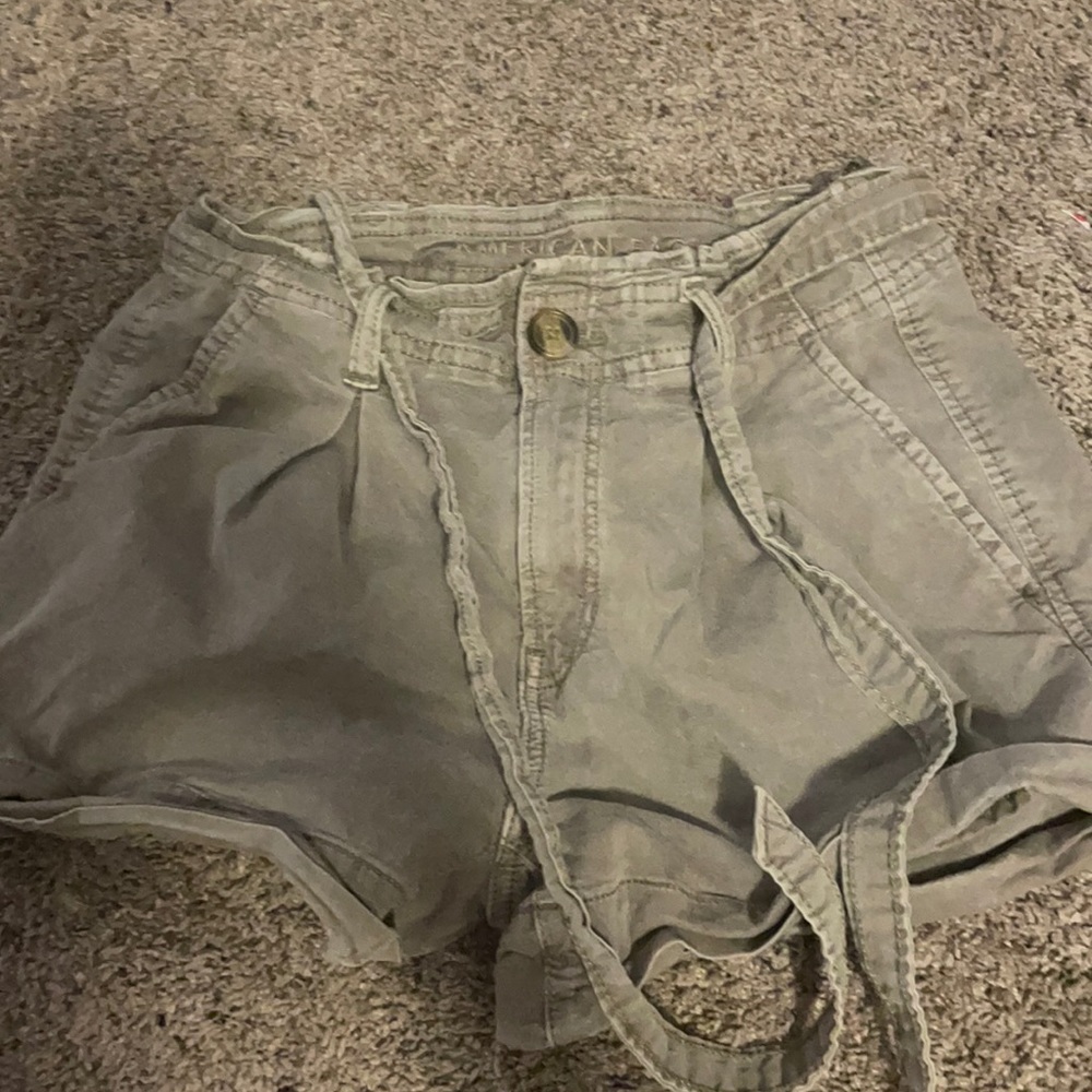 gray shorts